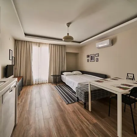 Lara Suite's